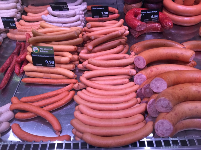 charcuterie-BEAULIEU SUR MER-min_sausages_meat_butchery-1069321